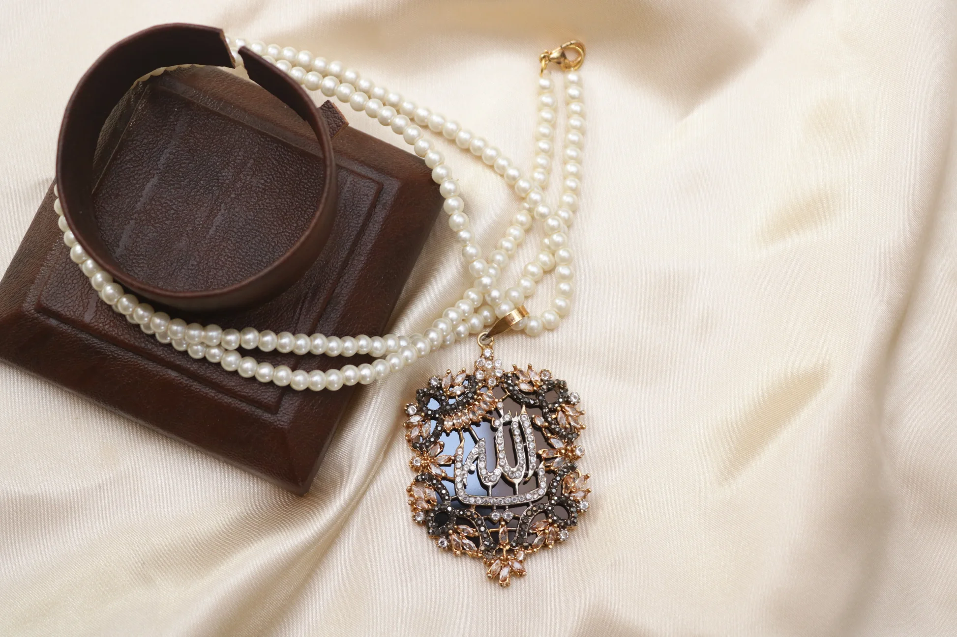 Calligraphy Pendant - Image 2